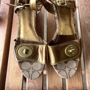 Coach Women’s Size 7 Wedge Sandals Peep Patent Leather Gold Brown Khaki Cc